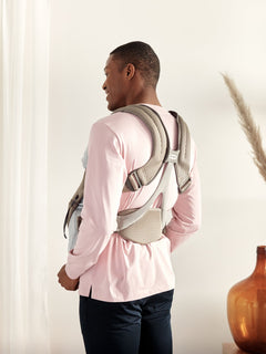 How to adjust the back support on Baby Carrier Move