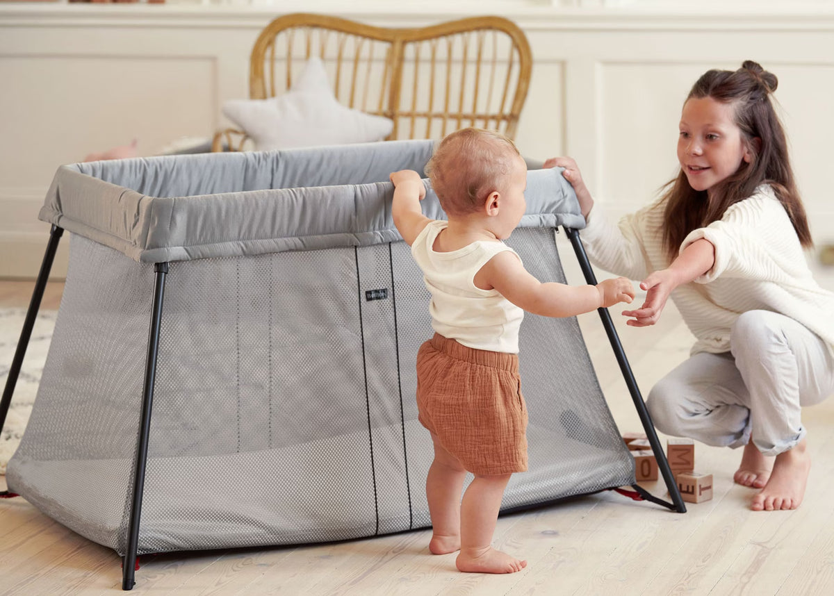 How to fold up BabyBjörn Travel Crib Light option 1